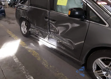 2011 Honda Odyssey Touring/Touring Elite z USA, uszkodzony, nr VIN 5FNRL5H95BB077675